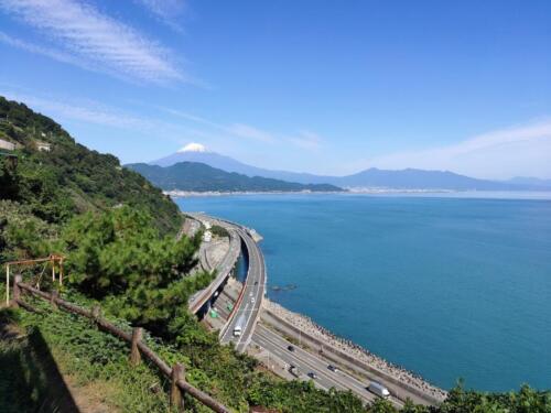 薩埵峠から見た富士と東名・バイパス